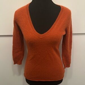 Cashemire woman v-neck sweater from Jcrew in very good condition size small